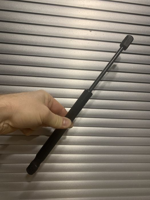 Упоры на капот багажник Mercedess W211