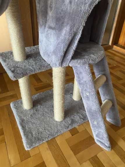 Кігтеточка з ігровим комплексом