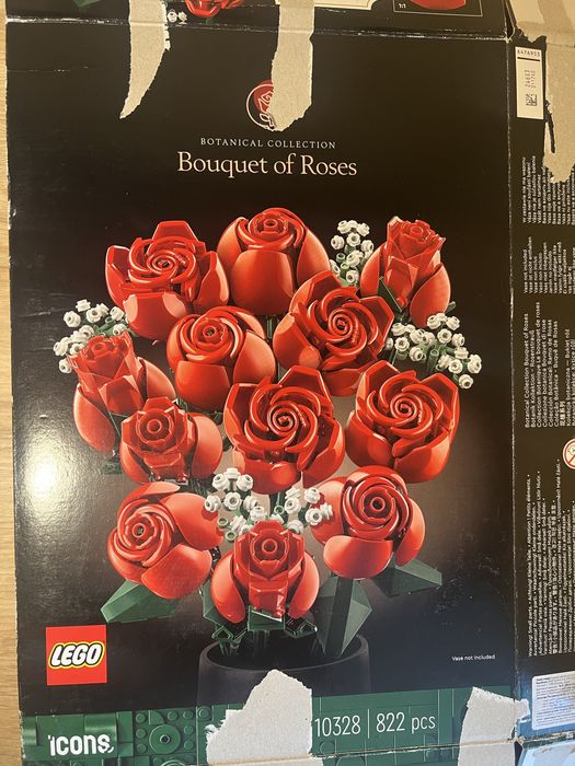 Продаються 2 набори лего: Конструктор LEGO® Botanicals Букет троянд (10328) та Конструктор LEGO Star Wars Імперський винищувач TIE (75300)