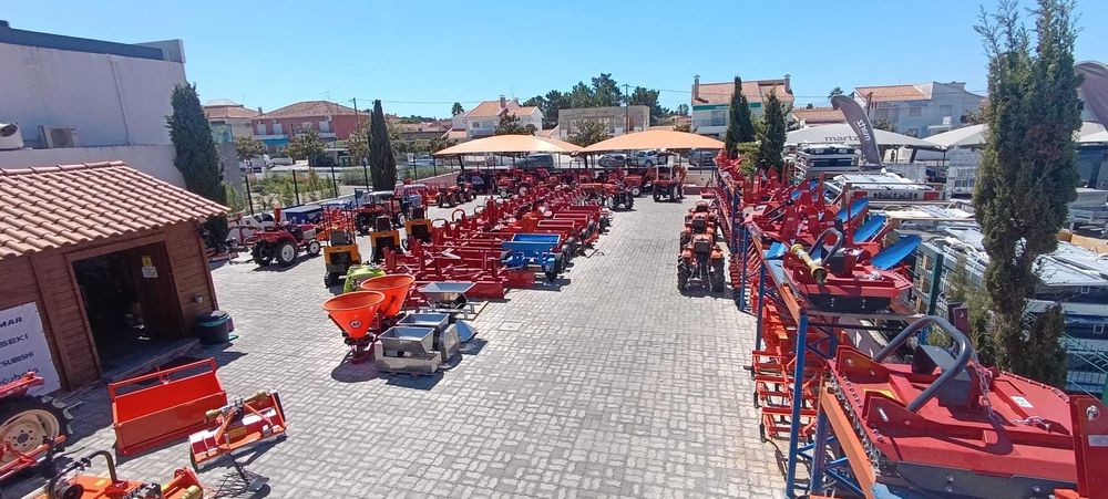 Campanha de Natal:Trator Kubota Bulltra ZB1-14 + 4 alfaias POUPE 1250€