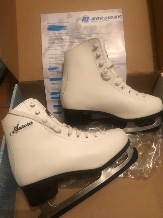 Жіночі фігурні ковзани