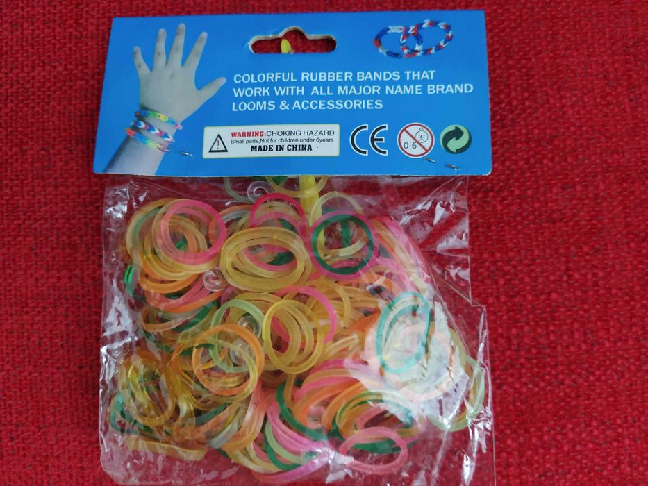 Embalagem com mini e multicoloridos elásticos