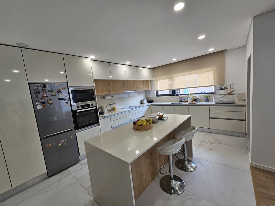 Moradia T3+1 com jardim e piscina