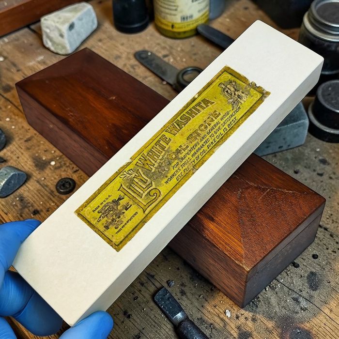 Вашита Lily White Pike старовинний камінь для заточування