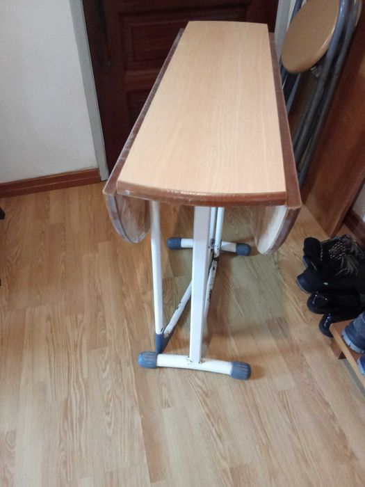 Mesa com 2 cadeiras