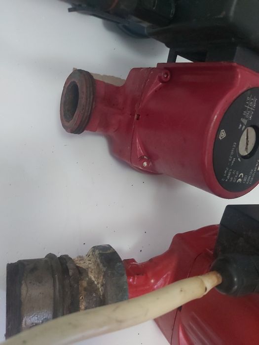 Bombas circuladoras usadas em bom estado