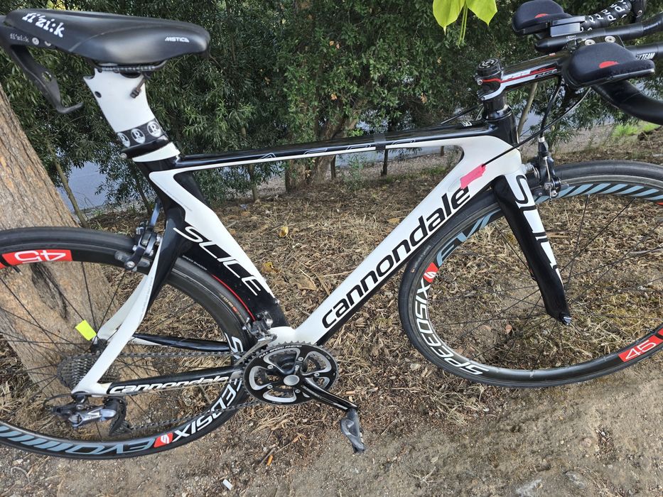 Cannondale de carbono com rodas carbono de tt