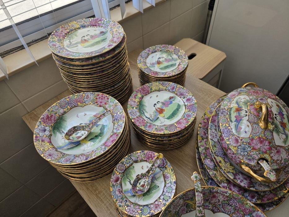 Magnífico Serviço Jantar Porcelana de Macau 1963 (Selo Qianlong) – 109 Peças
