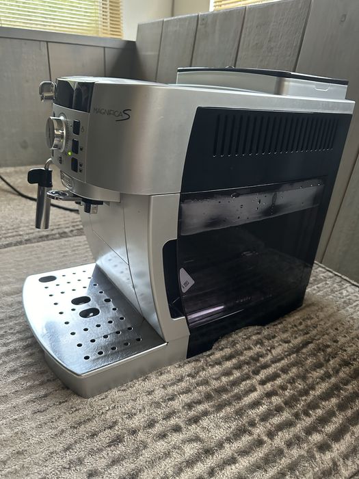 Кофемашина Delonghi Magnifica S