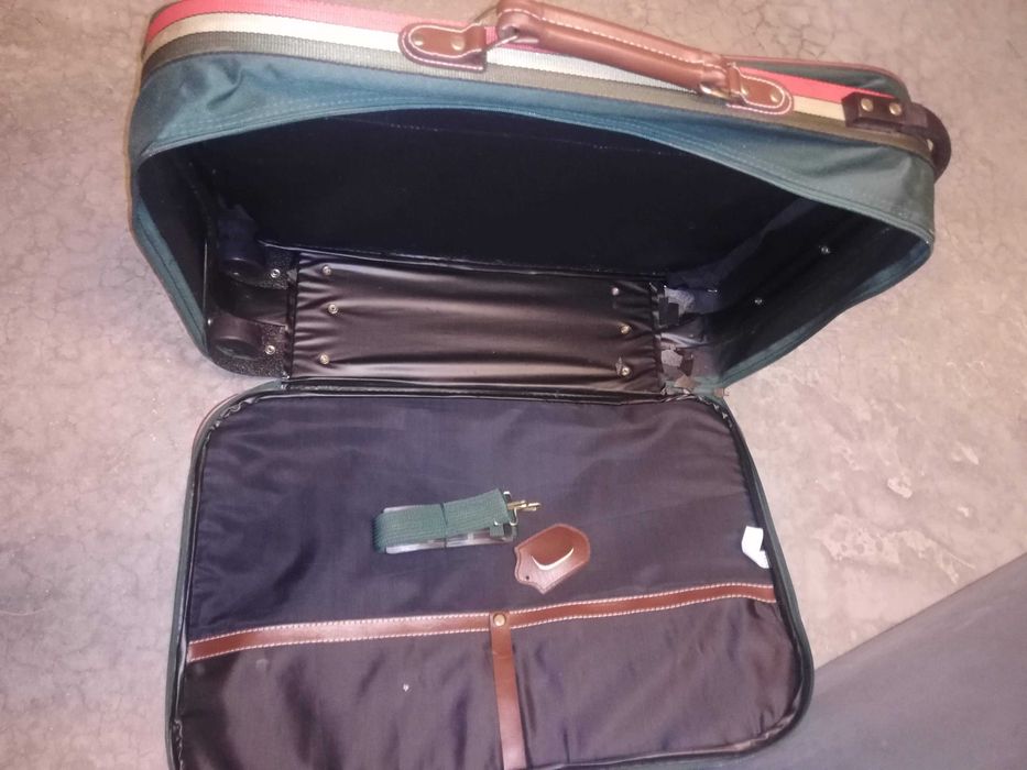 Mala de viagem com bolsa exterior, pega e rodas