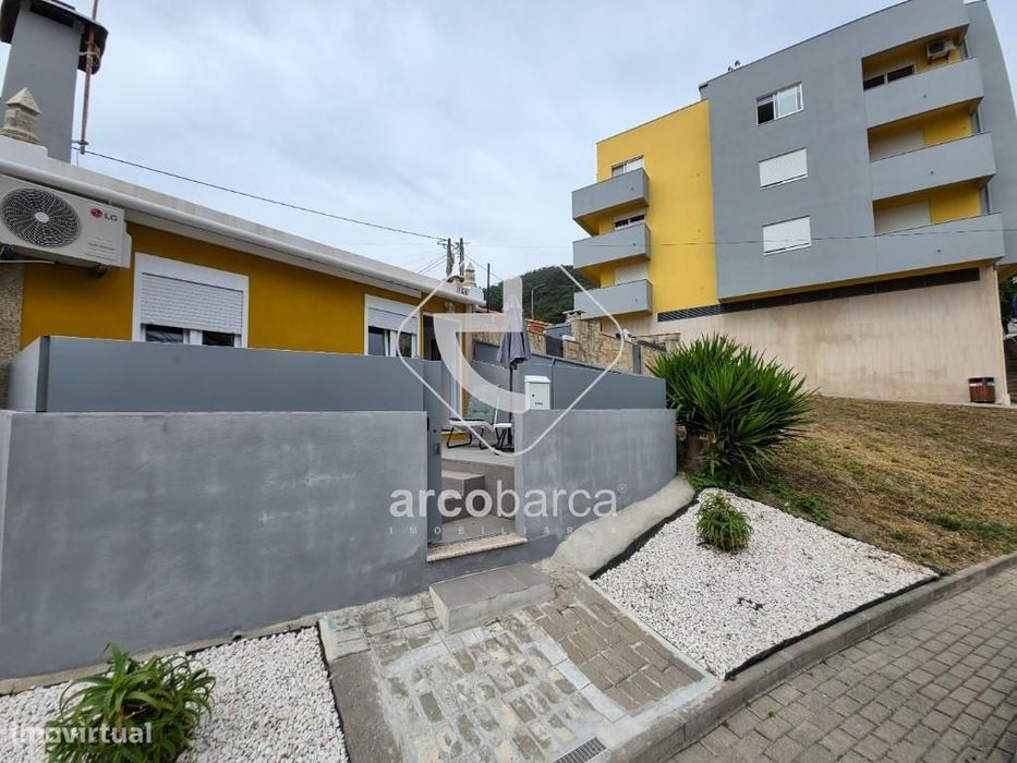 Moradia T2 Totalmente Renovado com Vista Mar na Areosa, Viana do Caste