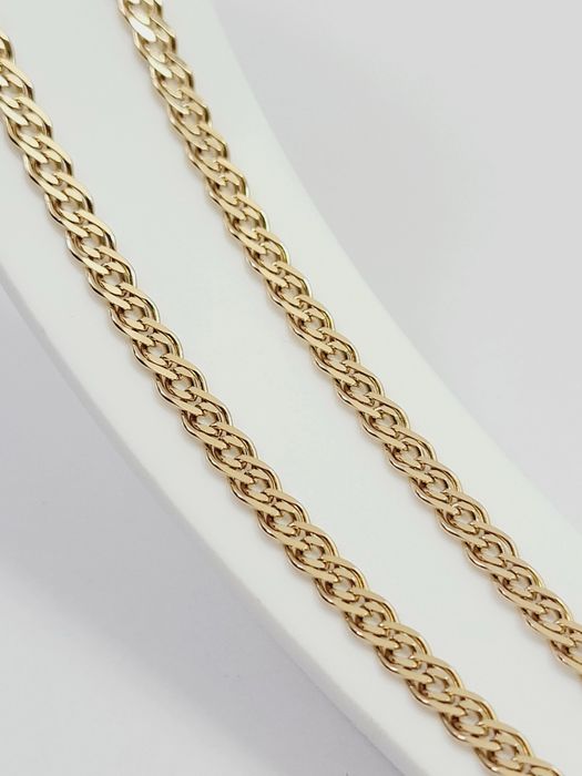 Złoty łańcuszek z krzyżem