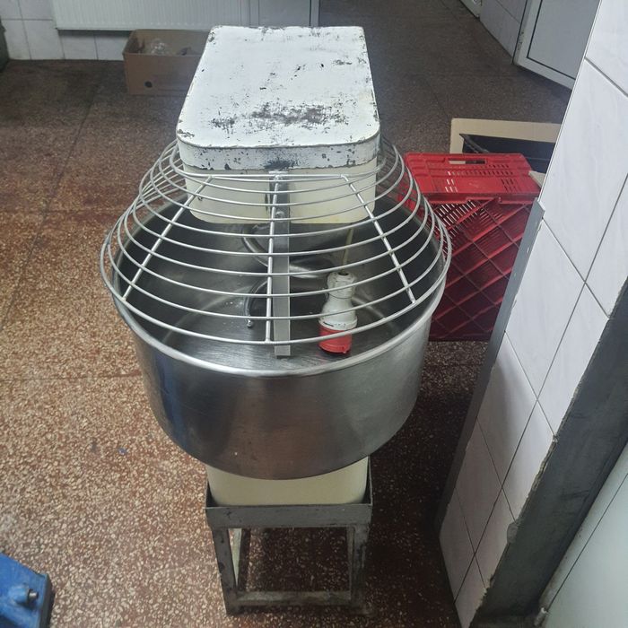 Продам тестомесы,растойки