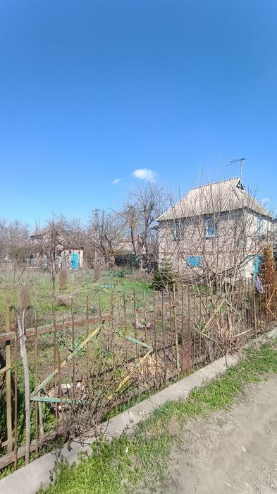 Продам дачу з будинком, гаражем і скважиною