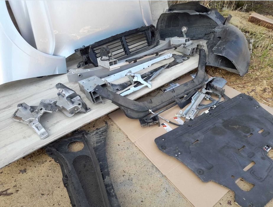 Кришка багажника Volvo XC40 та інші Вольво розборка запчастини шрот