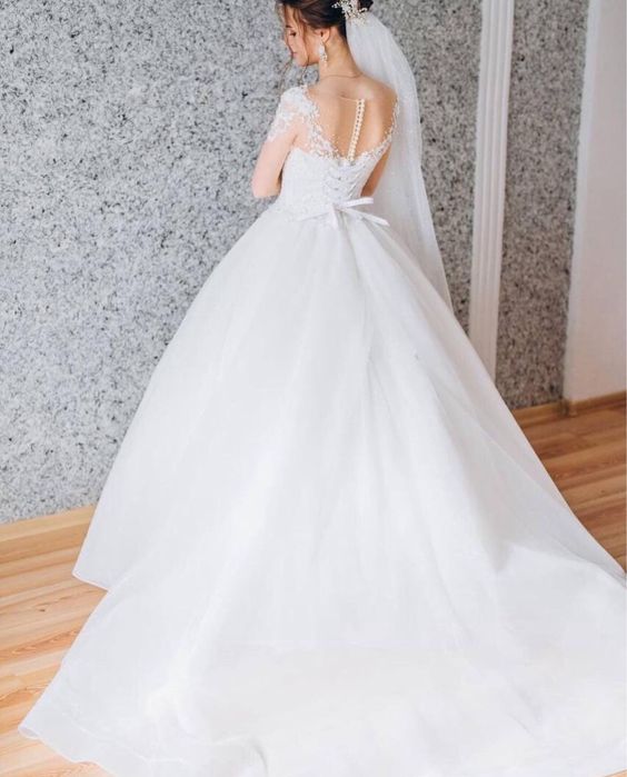 Весільна сукня