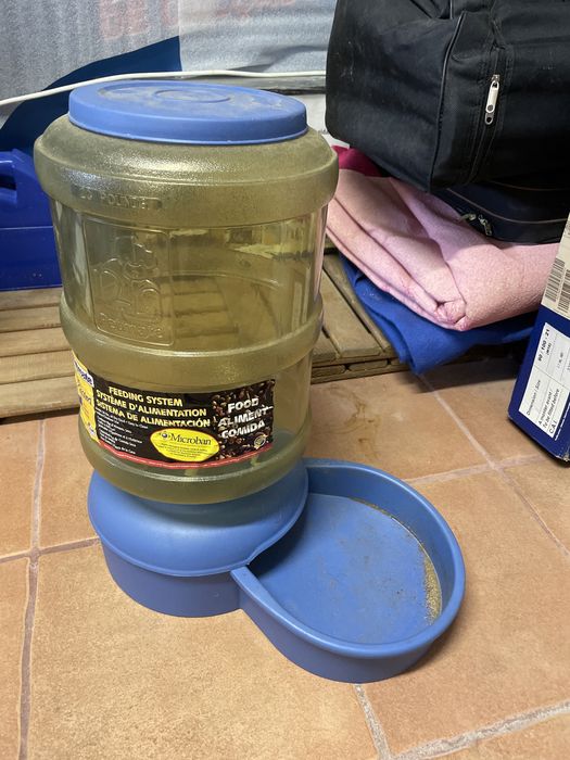 Comedouro para cães 9kg de comida