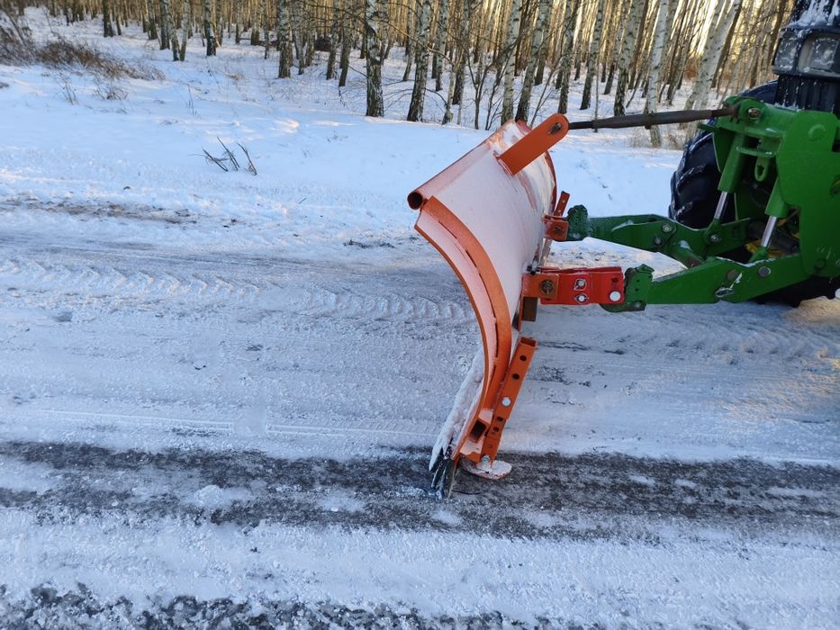 Pług spych czołowy 
Solidna konstrukcja 
Możl