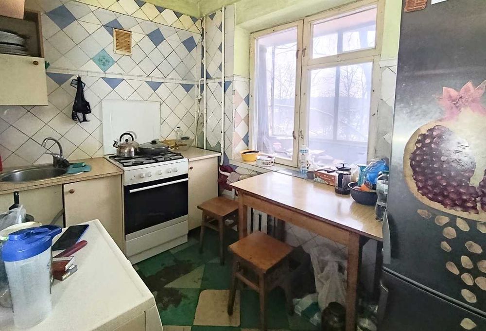 Жуля Верна вул. 13, 2 кімнати в 3-х кімнатній квартирі.