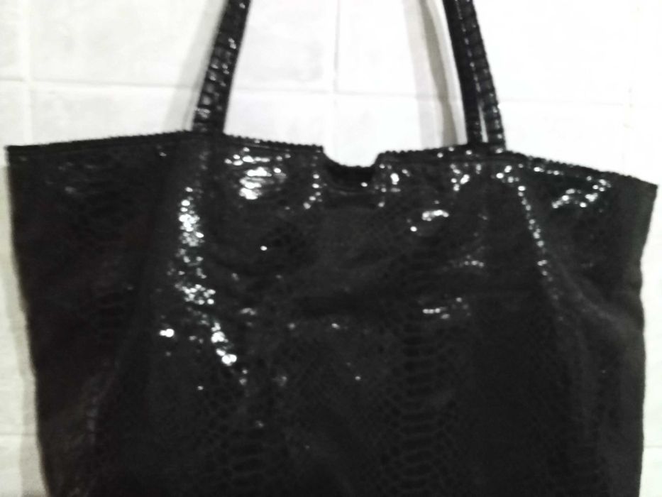 Carlos falchi - итальянская сумка с кошельком. имитация кожи рептилии