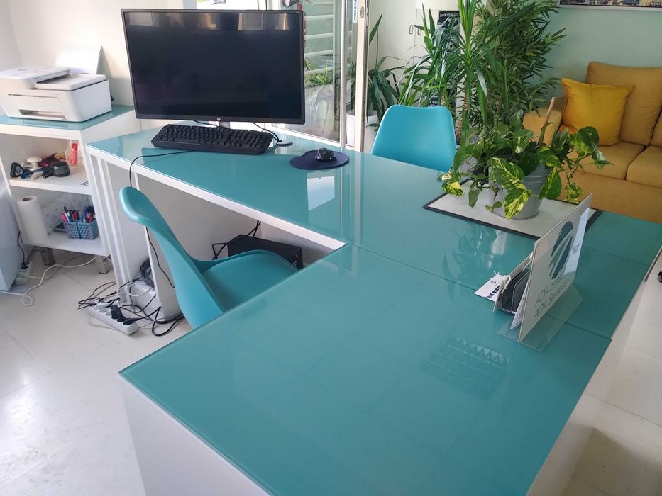Secretária de escritório (Design Exclusivo)