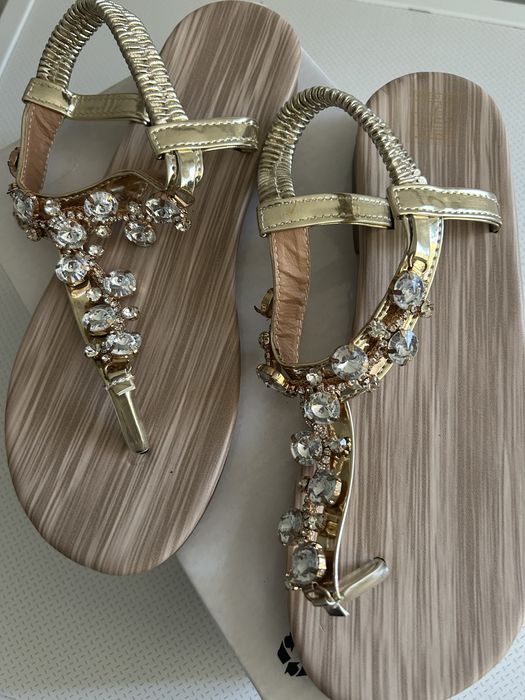 Sandalias lindas rasas da moda