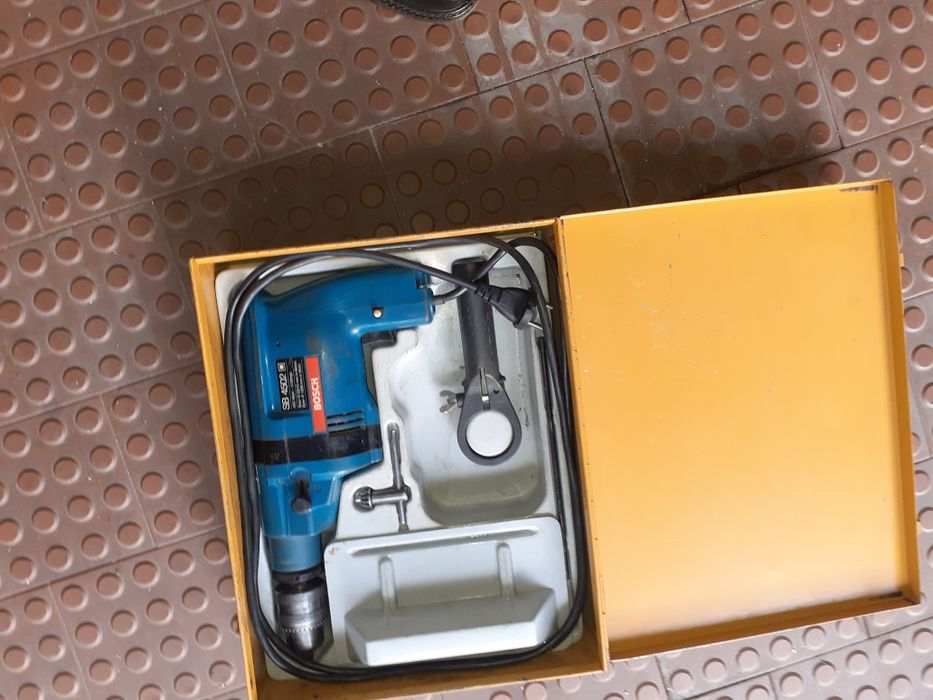 Berbequim bosch até 13mm Ref. SB  4502 em muito bom estado c/mala