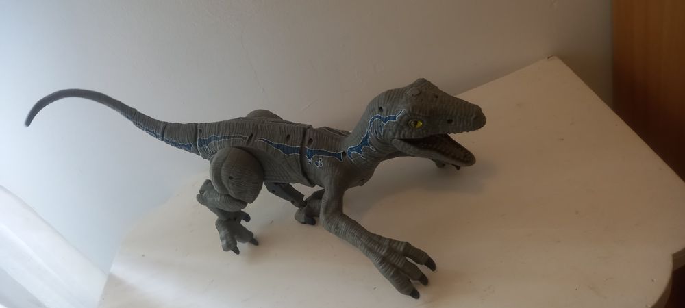 velociraptor dinosaur with sounds and smoke coming out of its mouth.