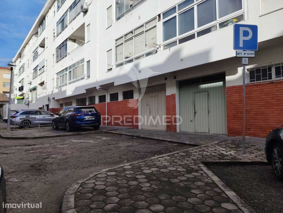 Garagem com 17m2 na Baixa da Banheira
