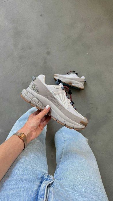 Кросівки Nike Zoom Vomero 5 Roam Premium (36-45)