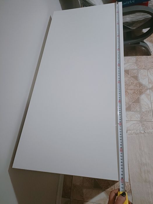 Białe biurko Ikea