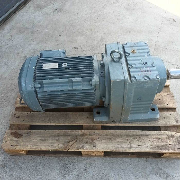 Motoreduktor Sew 11kw 48 onr/min oś 70mm
