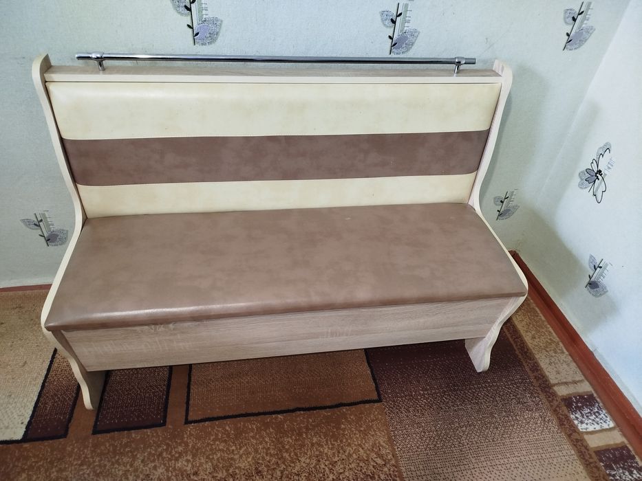 Кухонний набір (диван та стіл)