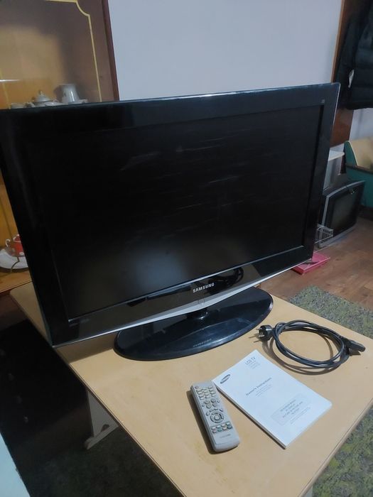Плоский телевизор Самсугн. Торг