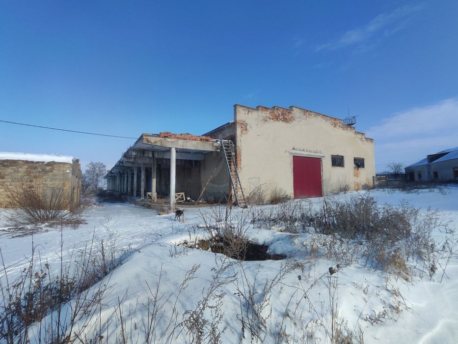 Продам приміщення, склади ... На території консервного заводу.