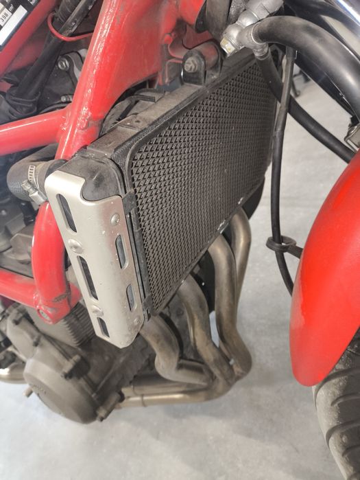 Suzuki gsf 400 Bandit chłodnica osłona kratka komplet