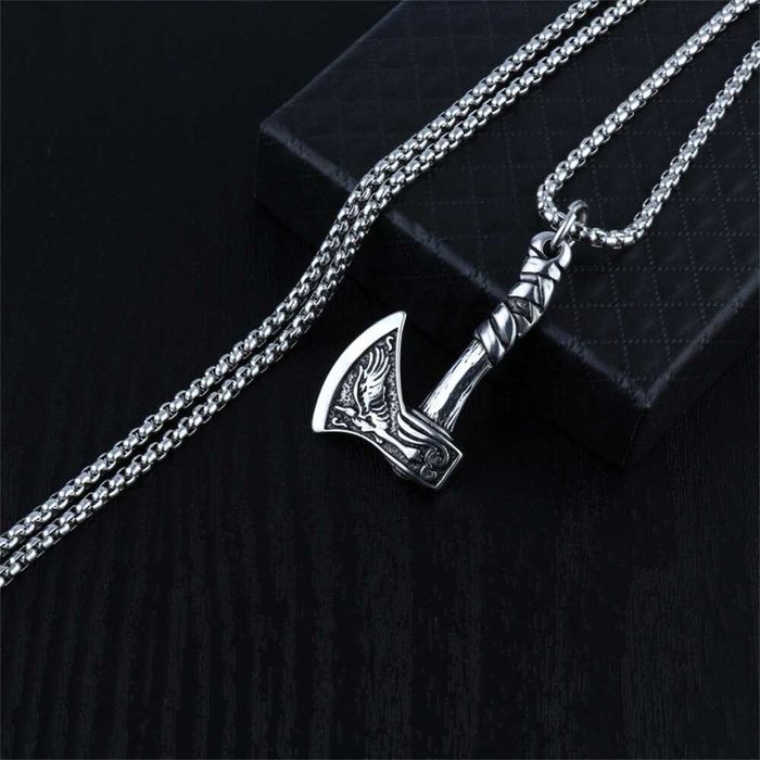 Colar de pingente de machado viking