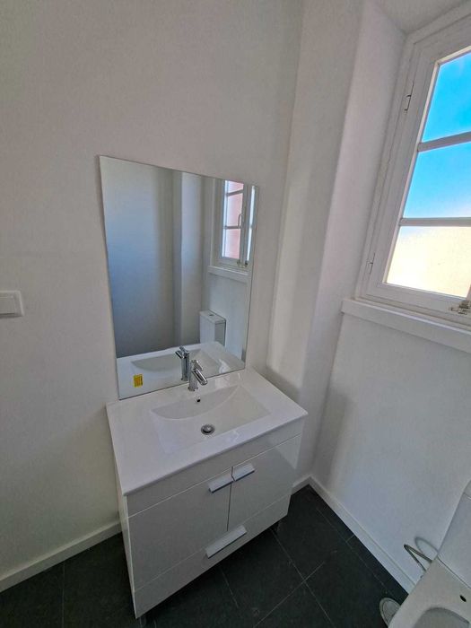 Aluga-se Apartamento T2 no Centro de Lisboa Junto à Praça Marquês de Pombal
