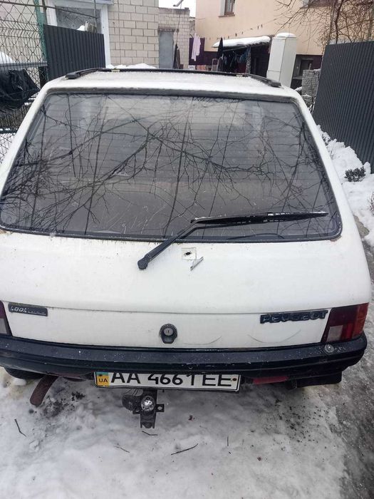 Пежо 205 легковий автомобіль