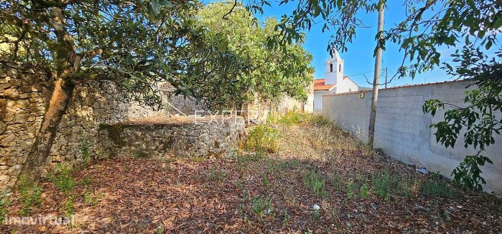Casa em pedra para restaurar no concelho de Pombal