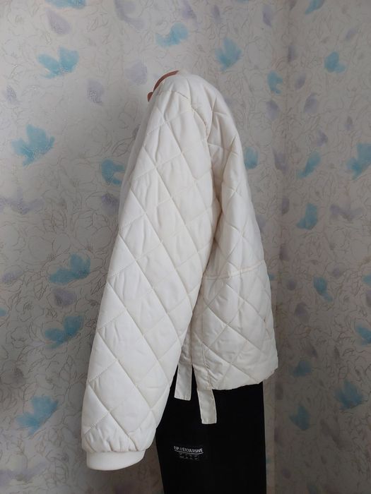 Стильна легенька куртка демі