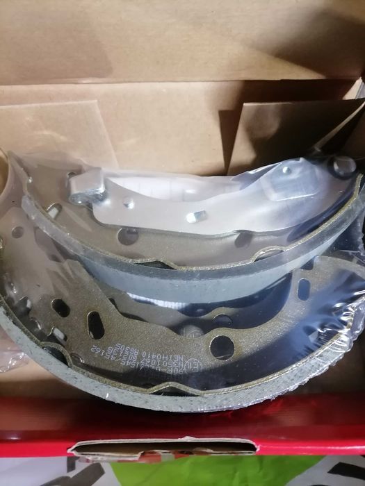 Задні гальмівні колодки ( барабан)