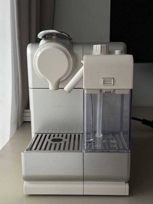 Ekspres DELONGHI Nespresso Lattissima Touch Srebrny