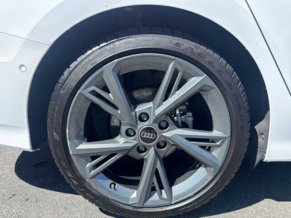 Audi A3      2024