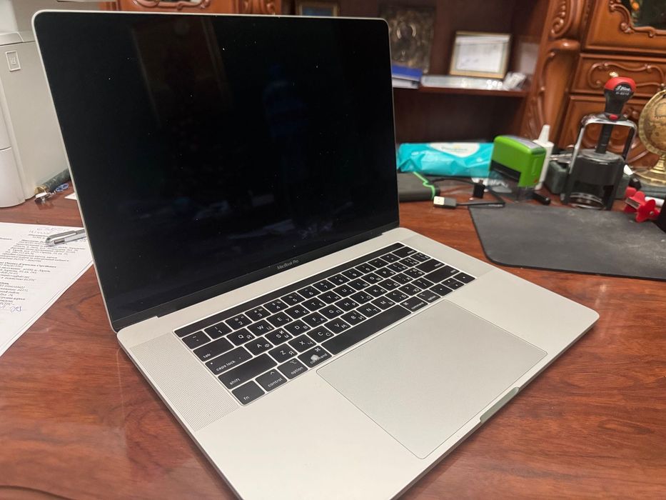 MacBook Pro 15" i7/16/256 2018