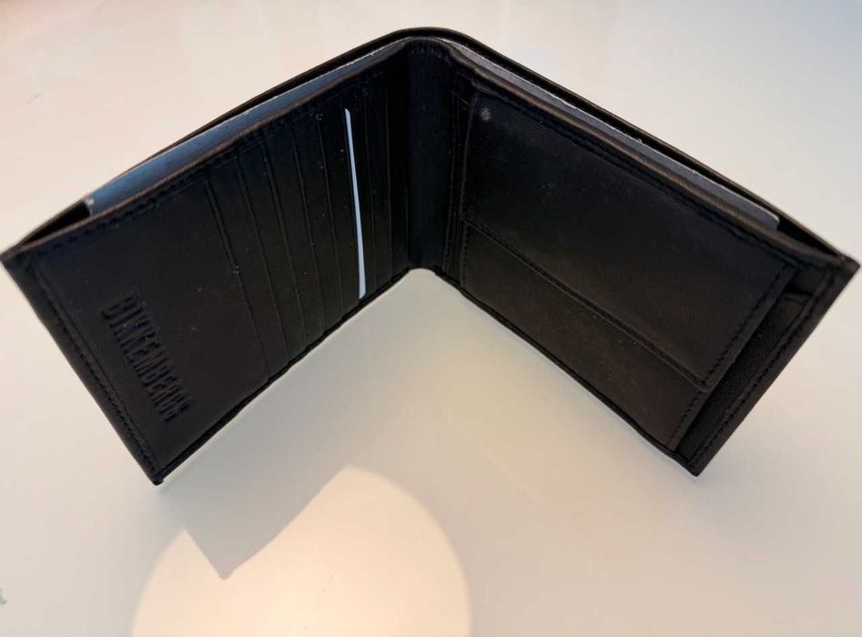 Carteira homem da marca Bikkembergs nova ainda na caixa.