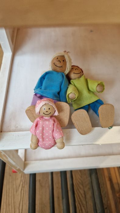 Duży drewniany domek dla lalek piętrowy