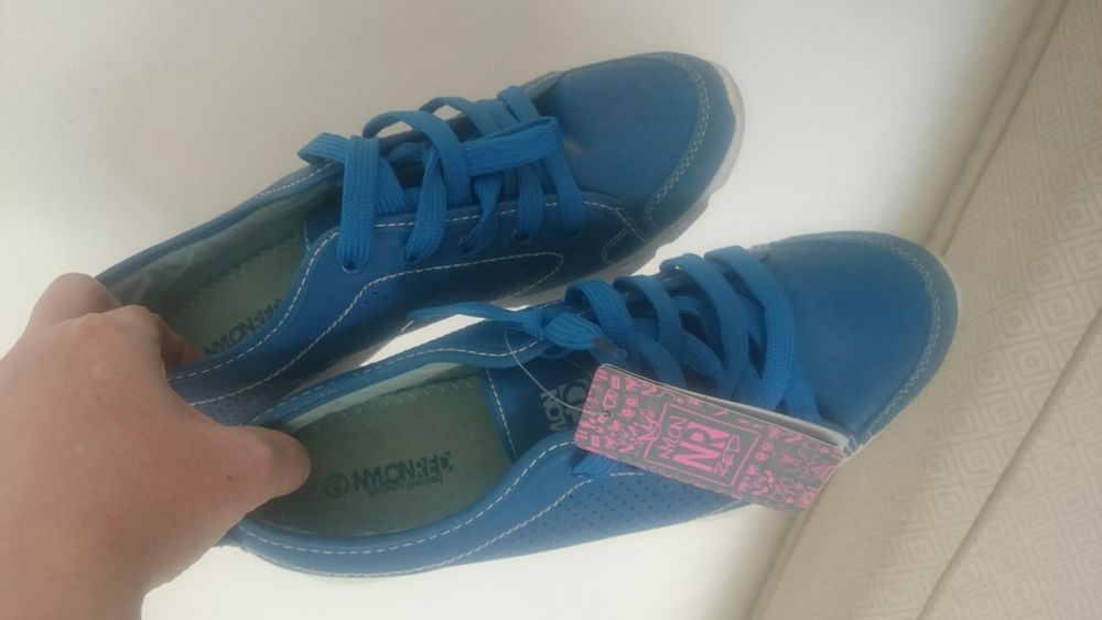 Nowe buty - trampki 40