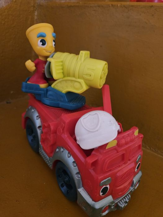Play-doh ciastolina, zabawki do ciastoliny, wóz strażacki, remiza.