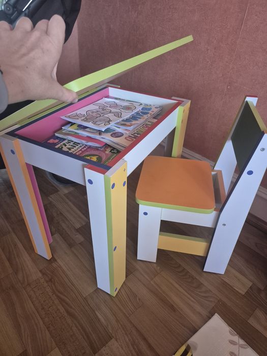 Продам дитячий стіл зі стільчиком